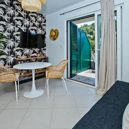 Luxurious Maslina With Appartamento