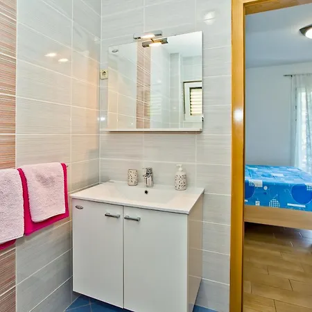 Luxurious Maslina With