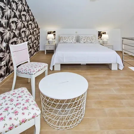 Apartment Maslina *
