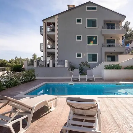 Apartment Maslina *